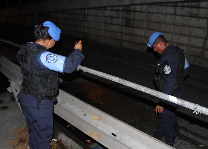 policiadepanama's tweet photo. Informes de la #DNOP revelan que de enero a noviembre de 2017 se han efectuado 4,633 allanamientos con las autoridades competentes, 98,438 acciones de profilaxis social. Producto de estas acciones policiales se han logrado recuperar 683 vehículos. #LlamaAl104 https://t.co/6gI2SFgiYR