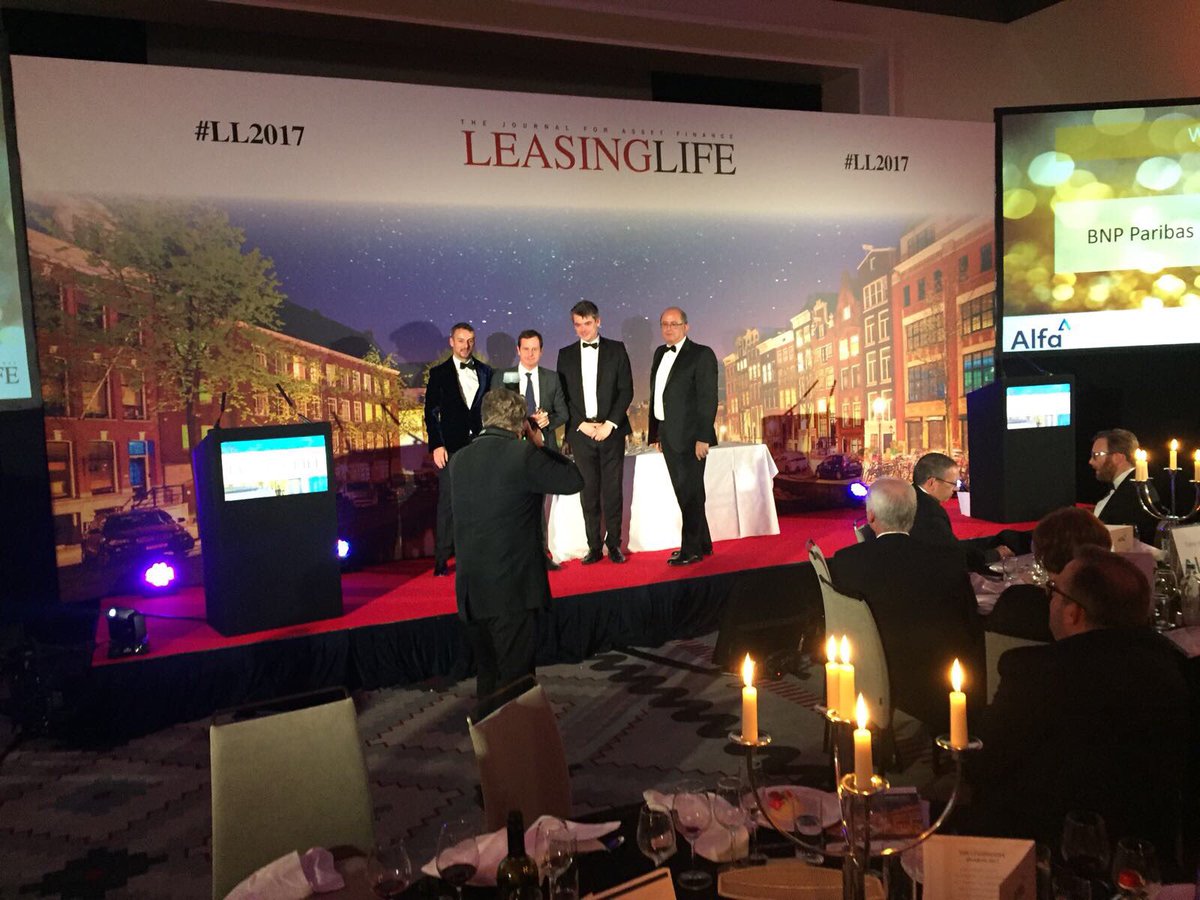 BNPPLeasingFR's tweet photo. 🏆 European Lessor of the Year! Fiers d'avoir remporté ce prix pour la 2ème année consécutive ! #LL2017 cérémonie🏆 https://t.co/e0XGErWsZm