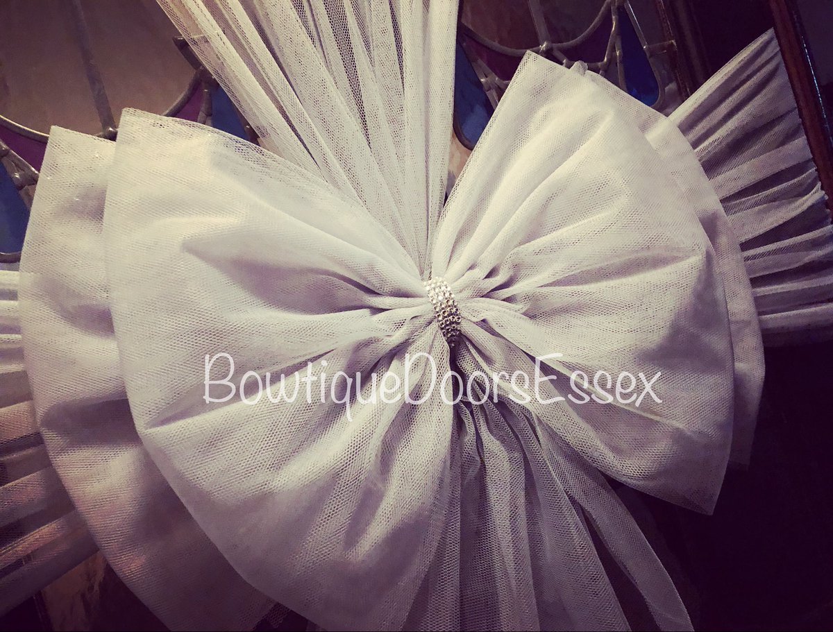 BalloonBelles's tweet photo. Beautiful Door Bows #christmas #doorbows #doorbowfitting #towie #essex #bow #doorbow #bows #doorswag #christmasdecor https://t.co/8U7kErpPxG
