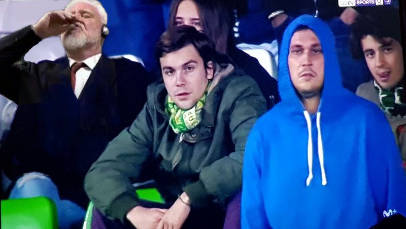 Rubengcs's tweet photo. Gran indignación en la afición del Betis. #QueremosLaCopa https://t.co/80sjPbPM4V