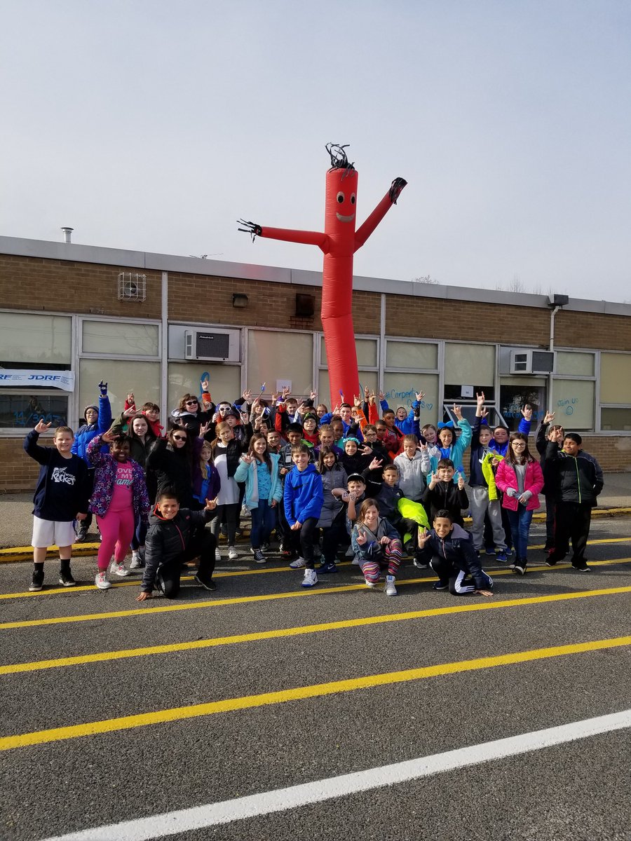 _KirstenTilton_'s tweet photo. Ty @allamericanford for "floppy joe" you made Rays event complete! #DiabetesAwarenessMonth #WeWalkForACure #JDRF https://t.co/ysYWeklq2x