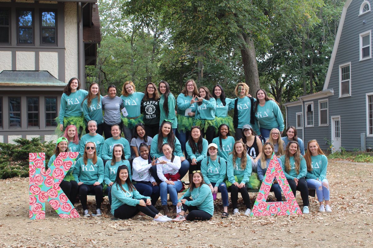 #BHPhotoLive our chapter is in search of the perfect camera to capture all of our posed and candid moments, with stills and video. Is the #SonyA7RIII the perfect match?