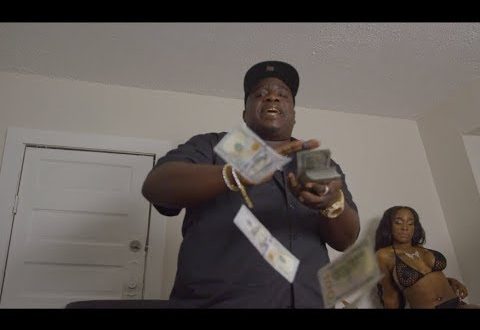 jcabeats's tweet photo. ICYMI: Peep the “Trap Gawd” himself, Big Bank, doing what he does best, clocking bucks – @BigBankDte https://t.co/2upa91MftL https://t.co/yaInTGQvzs