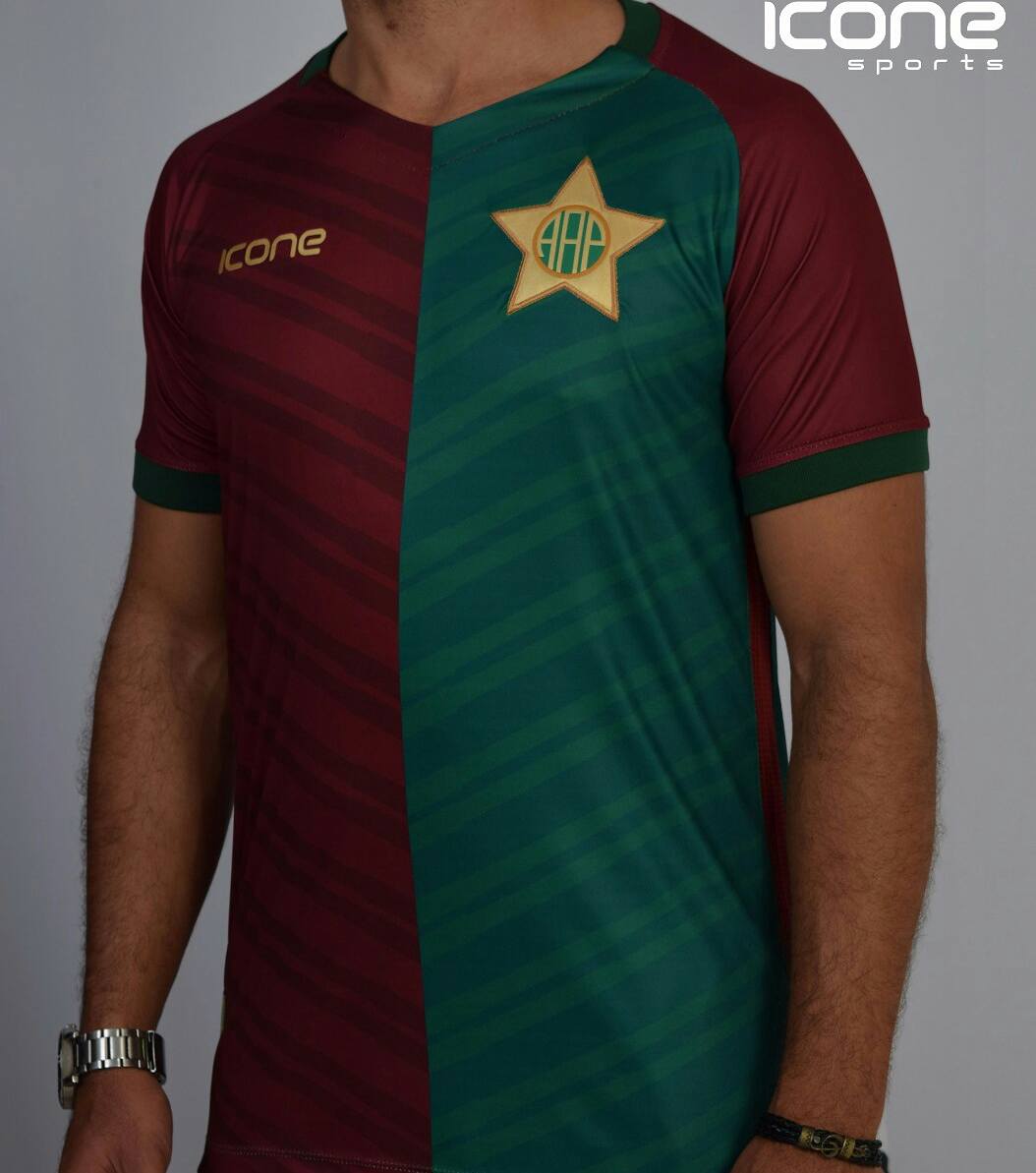 portuguesarjofc's tweet photo. PORTUGUESA SOBERANA!
O tal do uniforme Soberano, use com galhardia e se sinta dono do pedaço. Quem veste Lusa, veste bonito! 

Se liga nesse uniforme IV da Lusa para a temporada 2018, torcedor! Em breve na boutique do clube. #OSoberano #Elegância #ProntoPraBatalha https://t.co/2I3z9eC09g