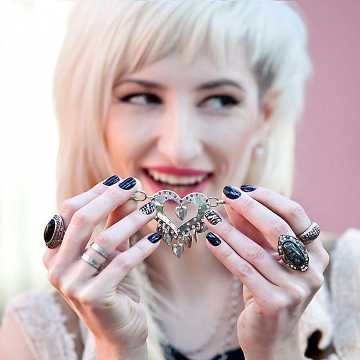 workingmachine_'s tweet image. Mais um #tbt de 2013, também clicado pelo @emmadenaui com ênfase no colarzin fo... instagram.com/p/BcIxQaRhR7K