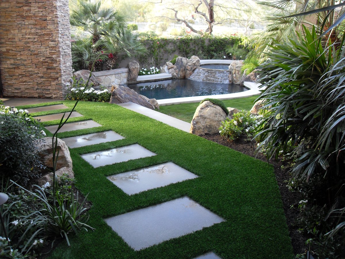 SGWCorp's tweet photo. Evergreen even as we approach winter. Can your natural lawn do that? Definitely not. #SwitchtoTurf #artificalgrass https://t.co/IDbDJY9kcX