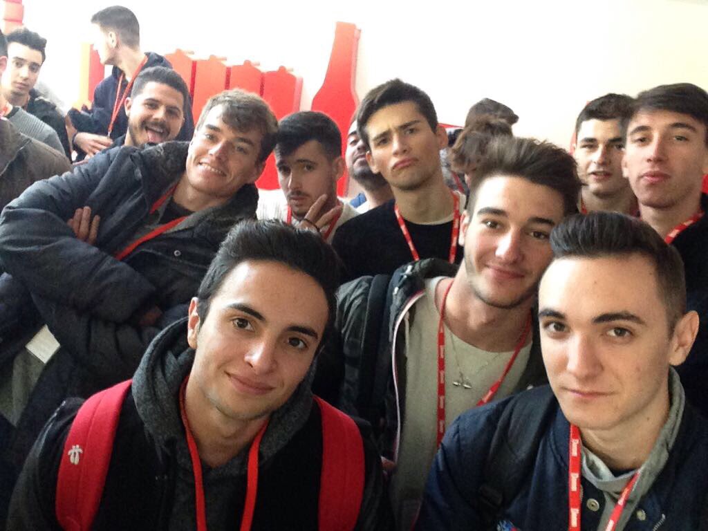 FPescolapiaMat's tweet photo. #FP #MiP1 #AiF2 Avui interessantíssima visita a l’empresa DAMM @EstrellaDammCat https://t.co/zpFGblLhlT