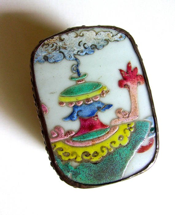 renaissancefai's tweet photo. https://t.co/PXkr0rS70W
#porcelainbox #handpainted #chinese #tin #box #trinketbox #porcelainshard #vintage https://t.co/ilIFmE6GZl