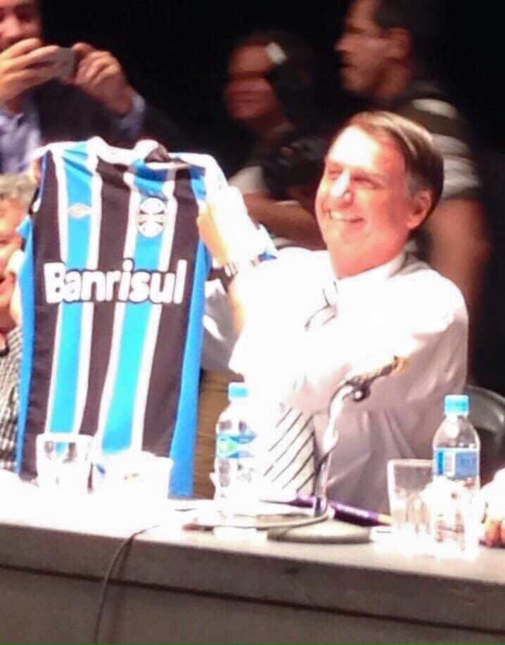 jairbolsonaro's tweet photo. Parabéns Grêmio pela conquista da Taça Libertadores da América. Será o Brasil mais uma vez no mundial representando a grandeza do nosso futebol! https://t.co/giKaEXw9bt
