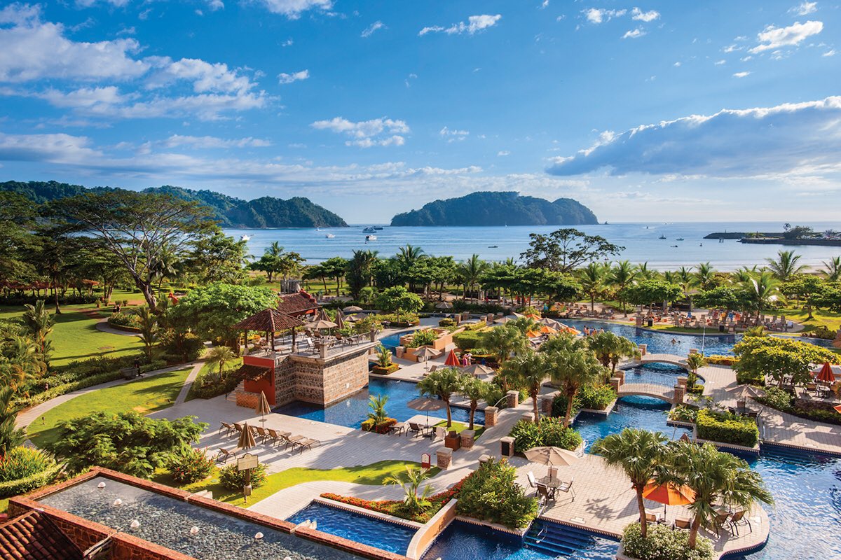 vuenj's tweet photo. I think it’s time for a getaway...🌴 Check out our article on Costa Rica in our Holiday Gift &amp; Charity Guide and see why you should head there for your next trip 😍 #getaway #holiday travel https://t.co/eVZkiv2c4U