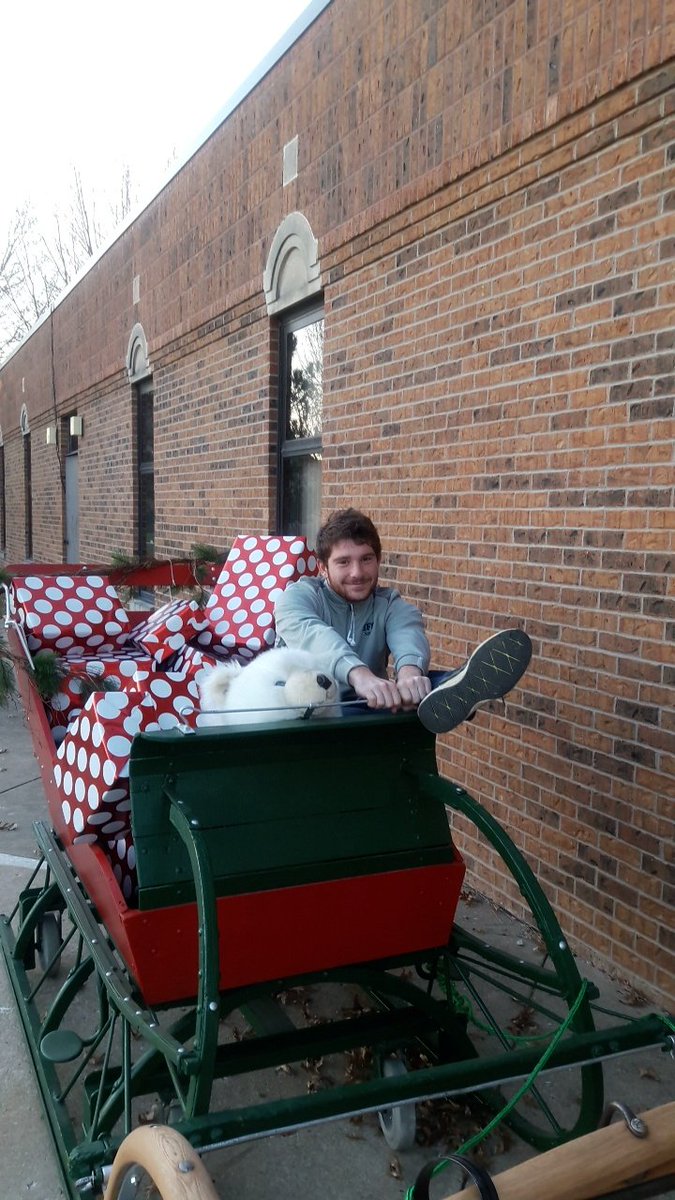 mendrvsETH's tweet photo. The @sfccmo 10th Annual Jingle on the Green is "gonna be lit!" #1500luminaries #IMAGECLUB ⛄❄🍭🍬 https://t.co/YHeqT0obKs