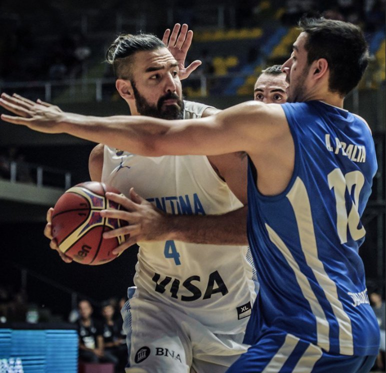 BasquetPunto's tweet photo. AHORA | Hablamos de la Selección Argentina con @sebaavitiello en https://t.co/kkON4wsQXd https://t.co/D2cy8ACDbc