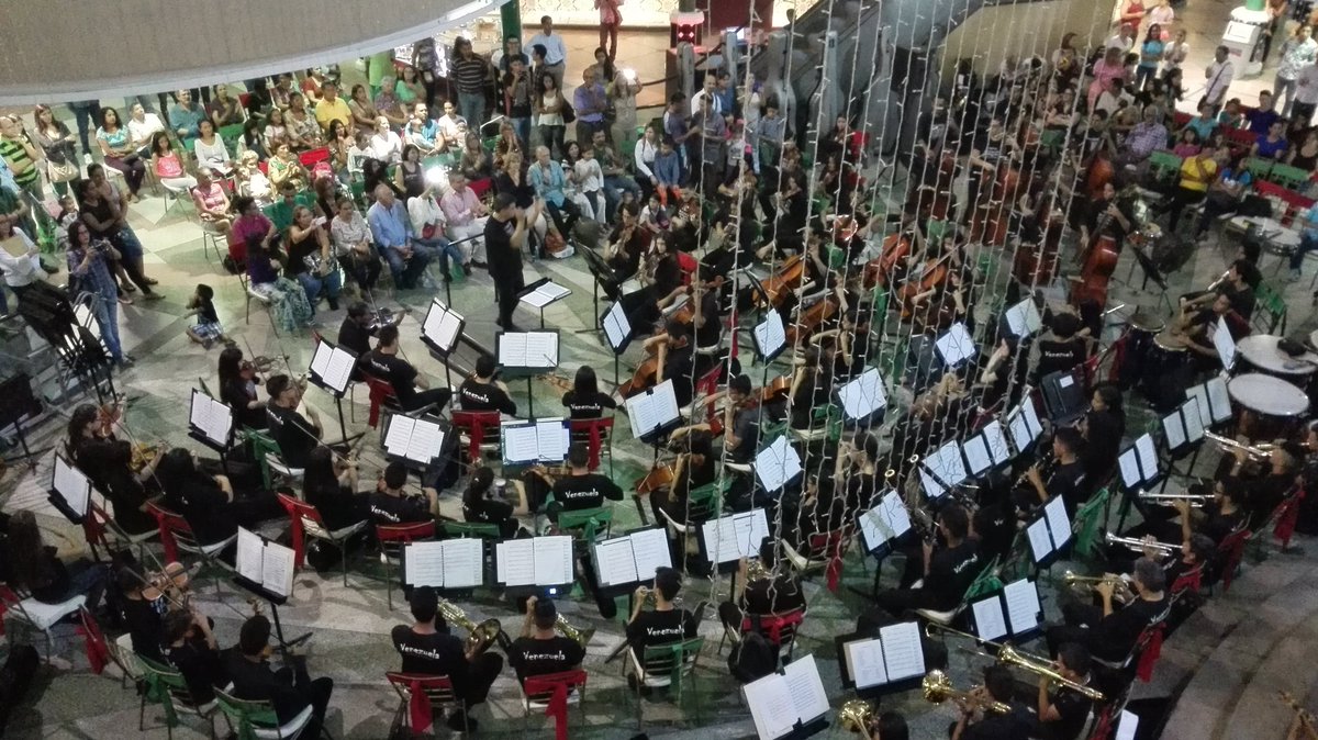 Dando inicio a la Navidad desde el ccs puente real <a href="/NicolasMaduro/">Nicolás Maduro</a> <a href="/EPSTranzoategui/">Tranzoategui</a>