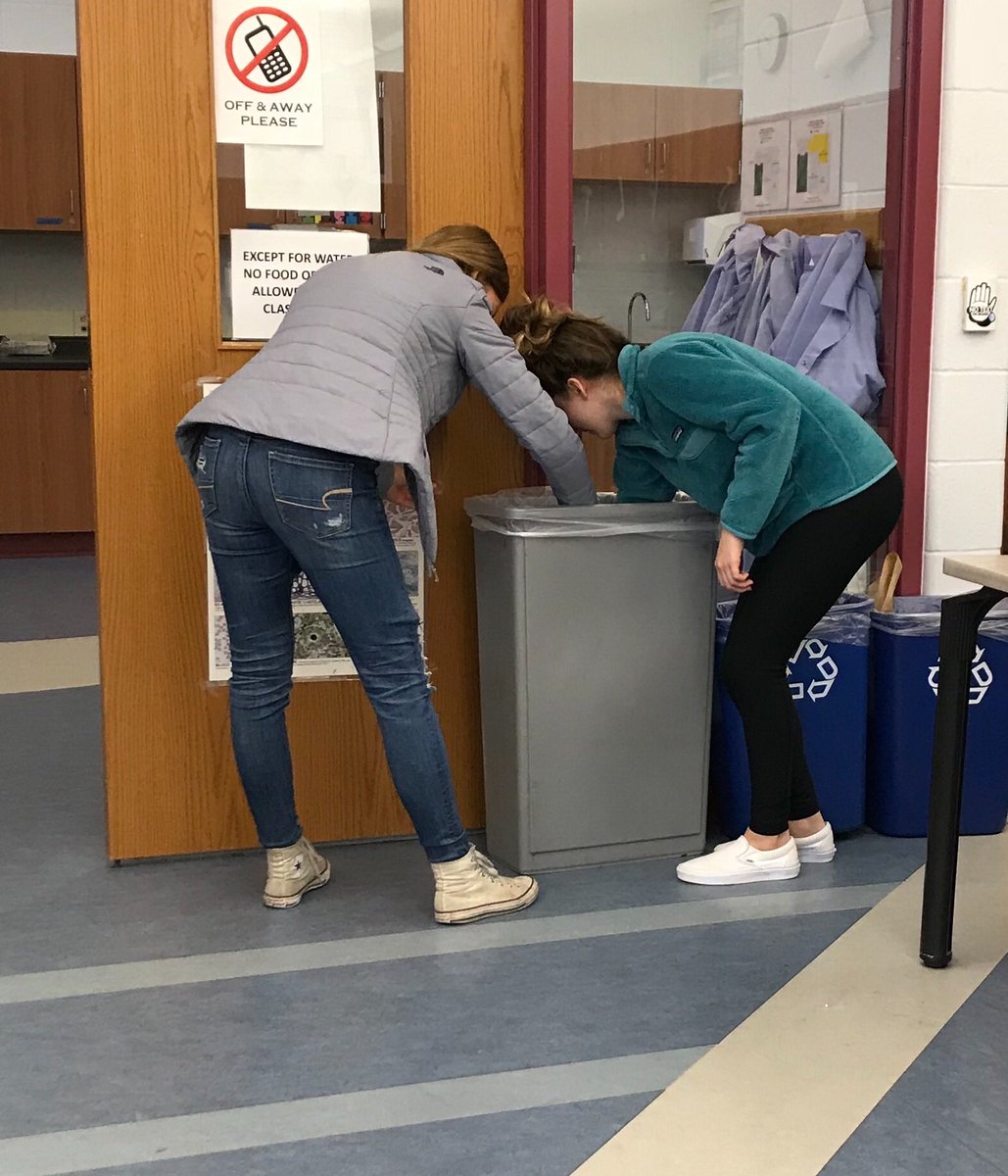eyeonsci's tweet photo. Yep....this is what happens when you accidentally skip a step in the directions and need that tube back. Oops 😬...#MIproblems @mcpasd @PLTWorg https://t.co/7RYuHid9Xn