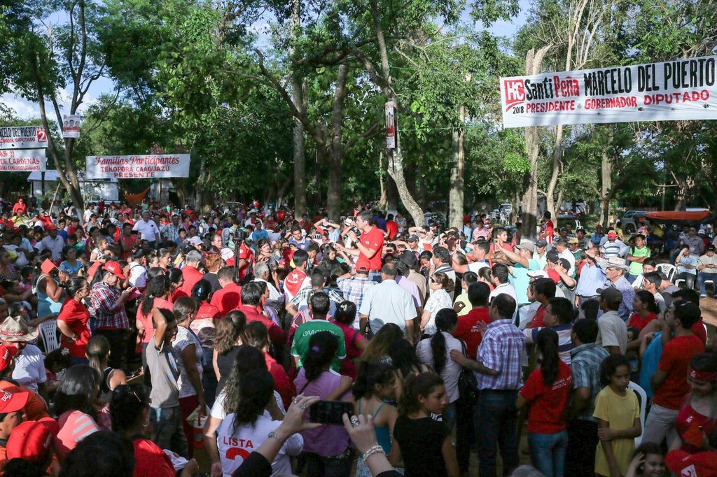 SantiPenap's tweet photo. Con la gente trabajadora del Barrio Constitución, Caaguazú. #ColoradosDeBien dispuestos a dejar todo en la cancha por el Paraguay de nuestros sueños. 

#JuntosHagamosMás
#SantiPresidente https://t.co/vVlJtKPZP3