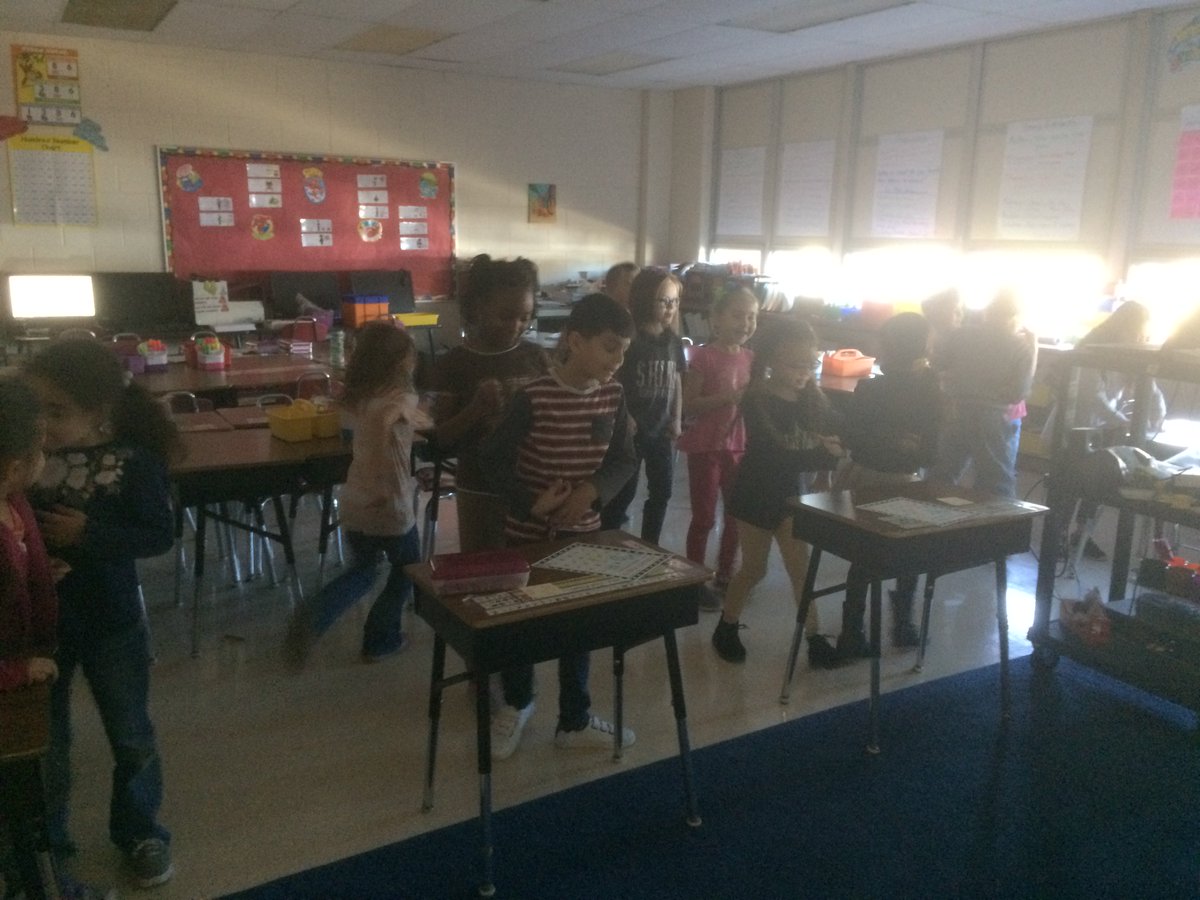 TEdging's tweet image. 1st grade fluency fun!💚👏🏻#D109Pride