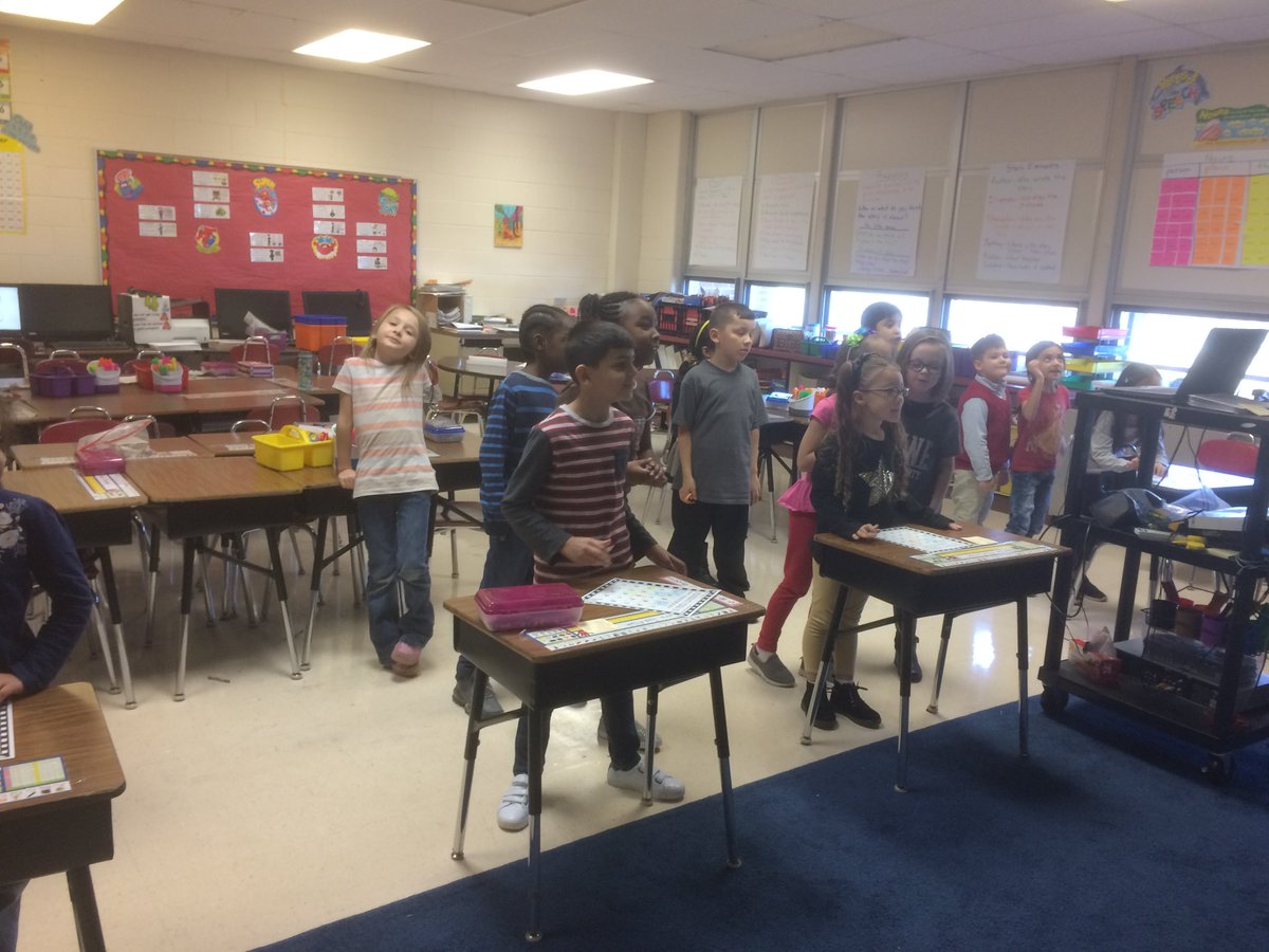 TEdging's tweet image. 1st grade fluency fun!💚👏🏻#D109Pride