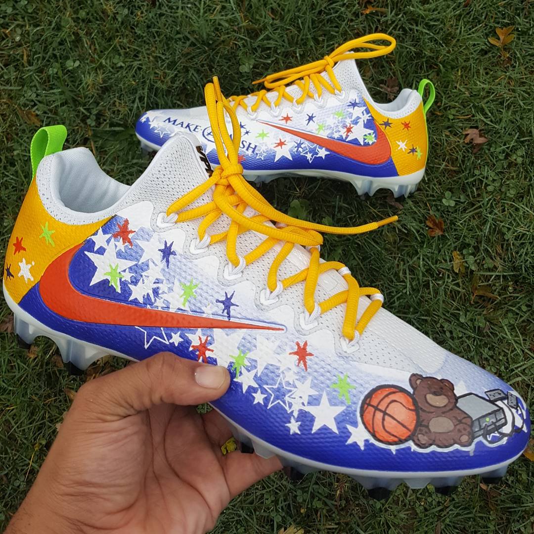 CuSTheArtist's tweet photo. More views of @BabyLead cleats. #angelusdirect #angelus #CusTheArtist #customcleats #customkicks #sneakerhead @Seahawks #gohawks https://t.co/2rLxG9dzI5