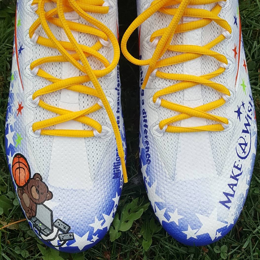 CuSTheArtist's tweet photo. More views of @BabyLead cleats. #angelusdirect #angelus #CusTheArtist #customcleats #customkicks #sneakerhead @Seahawks #gohawks https://t.co/2rLxG9dzI5