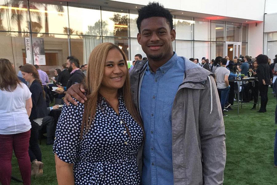 Teresa_Varley's tweet image. 'Team JuJu' starts with mom, the person JuJu Smith-Schuster referred to as, 'The heart of our family.' 

Learn more about the special bond between @TeamJuJu and his mom, Sammy Schuster.

Read More: stele.rs/tZnope