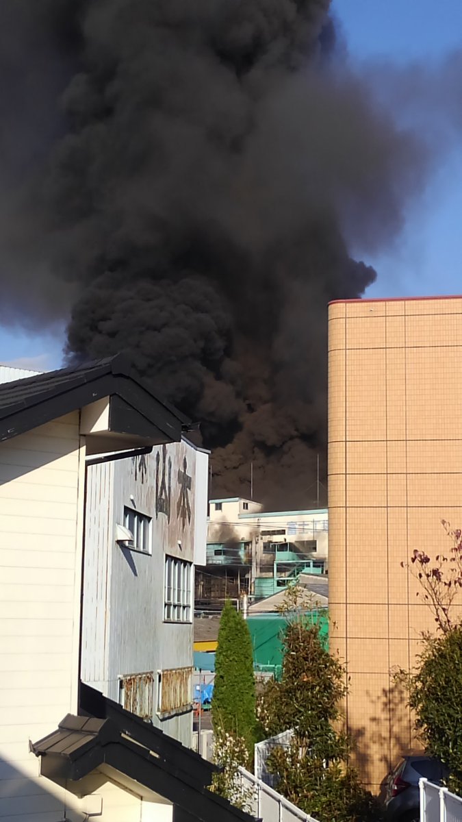 悠 火災現地画像 静岡県富士市厚原の化学工場で爆発音を伴う大きな火事 爆発の後 黒煙上がる 12 1 Naver まとめ T Co Le5xwl2j9s 悠 火災現地画像 静岡県富士市厚原の化学工場で爆発音を伴う大きな火事 爆発の後 黒煙上がる 12 1 Naver まとめ T Co Le5xwl2j9s