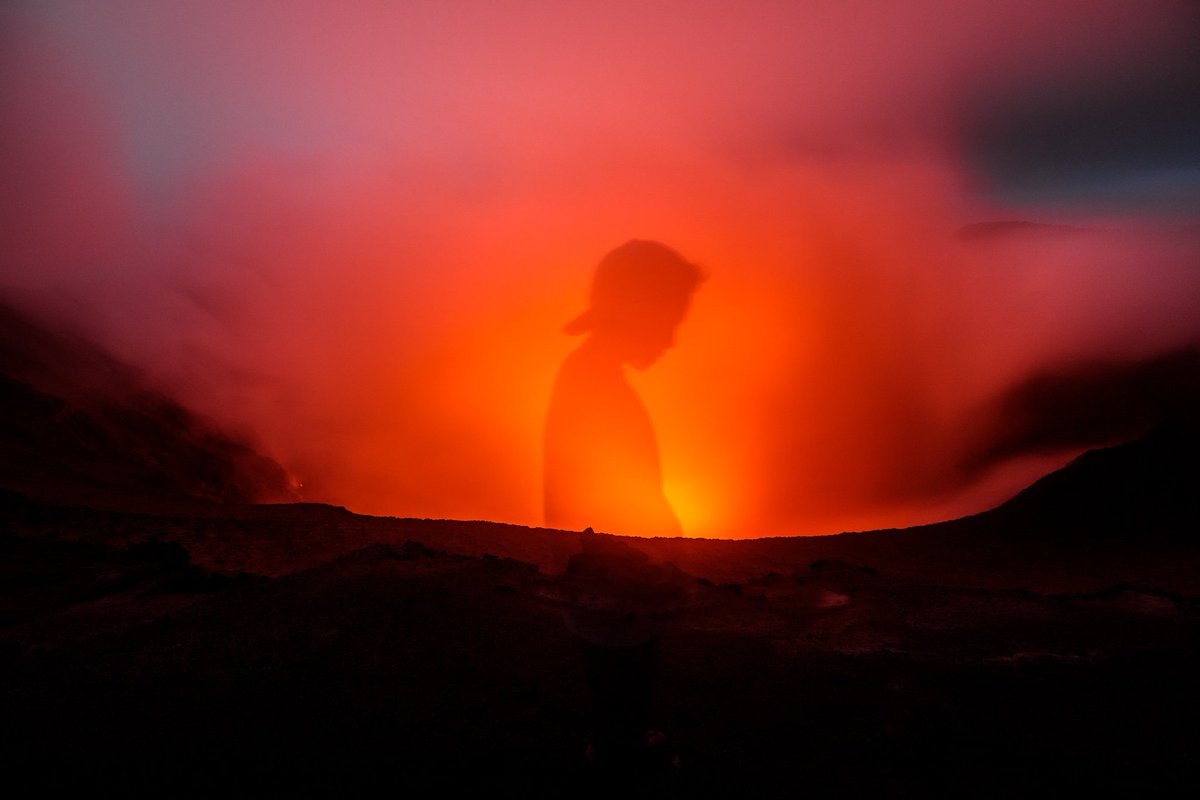 xman_flash's tweet photo. was in tanna for three days took this ghost pic on the volcano https://t.co/ckEYImYlcZ