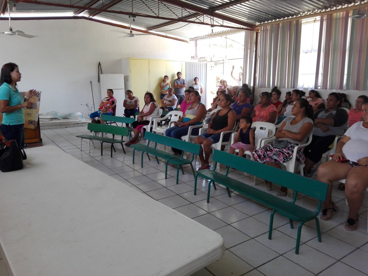 JuietaRuvalcaba's tweet photo. @PacoAyon  Padres de familia agradecidos con tantos programas estratégicos, Vallarta te apoya ! 
#EducaciónAyónJaliscoAvanzó #DRSECostaSierra 
@teresitag1 @teinny_3 @nathahelio @dalilacs4 @Denisse1324 @Anna_ValMe @Aibal65 @JaraMiryam https://t.co/rtlrXQNvYn