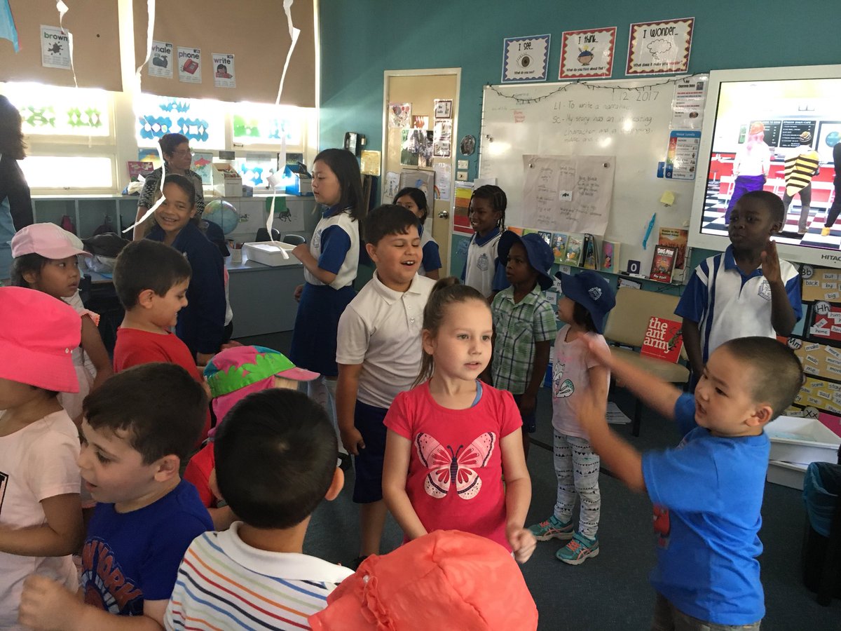 Sarah philp (@sarahphilp6) on Twitter photo Dancing with 1/2V on a hot day! Thanks for having us <a href="/JulieVertsonis/">julie vertsonis</a> We will be back soon. Dancing with 1/2V on a hot day! Thanks for having us <a href="/JulieVertsonis/">julie vertsonis</a> We will be back soon.