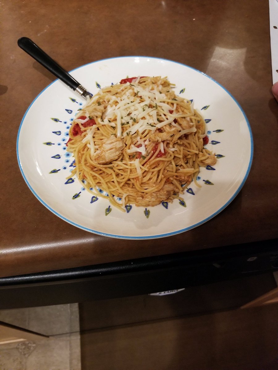 ThatGayBrownGuy's tweet photo. @GordonRamsay rate my Cajun chicken fresca please? 😁😁😁 https://t.co/GA6Cvjxncw