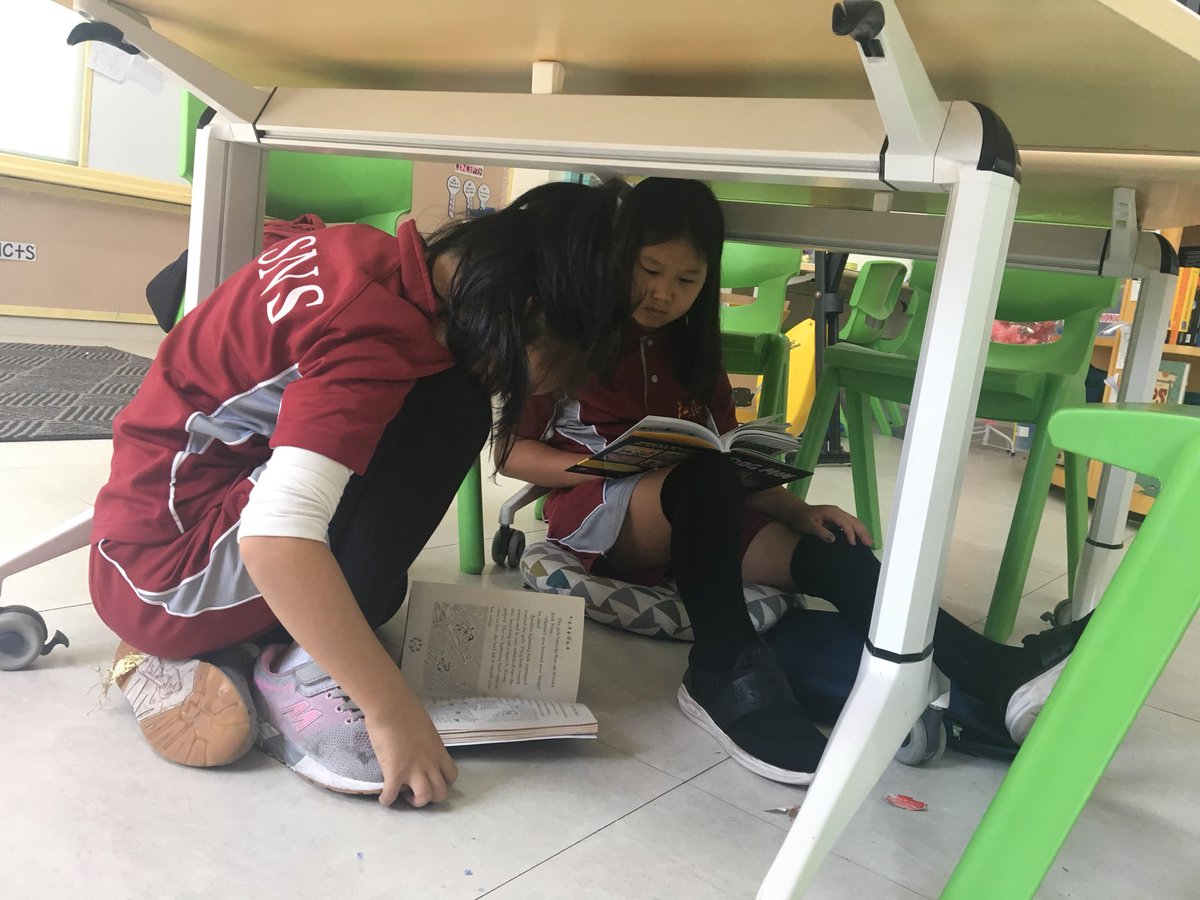 missallison3A's tweet photo. Enjoying some books underneath the table this afternoon! #ISNSreads #goISNS https://t.co/KwyeNm5uY5
