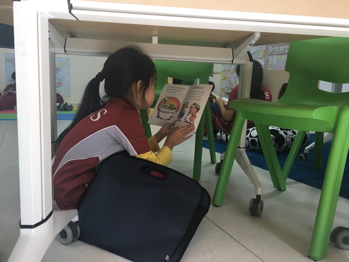 missallison3A's tweet photo. Enjoying some books underneath the table this afternoon! #ISNSreads #goISNS https://t.co/KwyeNm5uY5