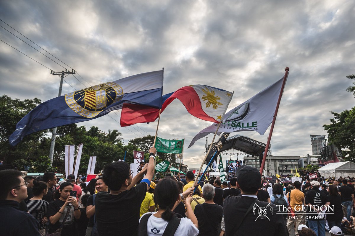 anchoresaway's tweet photo. 'Yung talagang kalaban dito, 'yung injustice, poverty, at marginalization. See you sa Game 3, La Salle and to future mobilizations. 
TB to #EDSA31 

(c) @johnoranga_mw  (for the first photo) https://t.co/eIo4IZkwI0