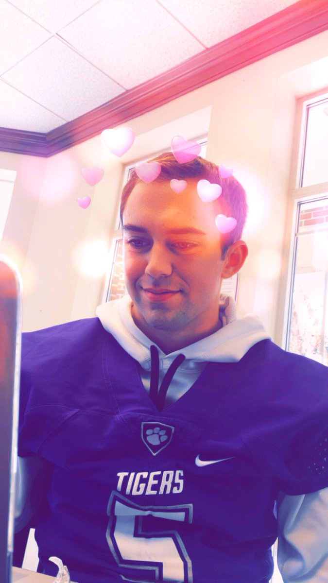 maddie_sabourin's tweet image. proud gf bc my guy is gonna be an #honorsdawg!!!!!!!! so so proud!!!!!!❤️🐶🤓🤓 #ugahonors