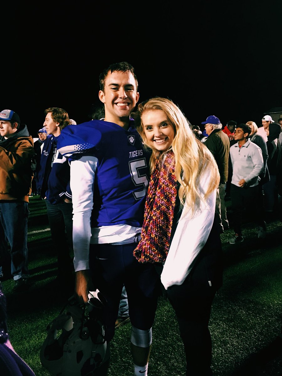 maddie_sabourin's tweet image. proud gf bc my guy is gonna be an #honorsdawg!!!!!!!! so so proud!!!!!!❤️🐶🤓🤓 #ugahonors