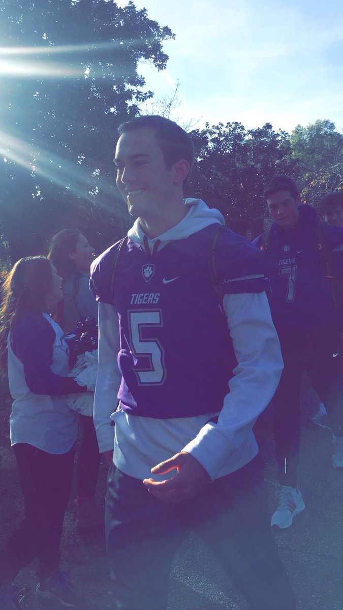 maddie_sabourin's tweet image. proud gf bc my guy is gonna be an #honorsdawg!!!!!!!! so so proud!!!!!!❤️🐶🤓🤓 #ugahonors