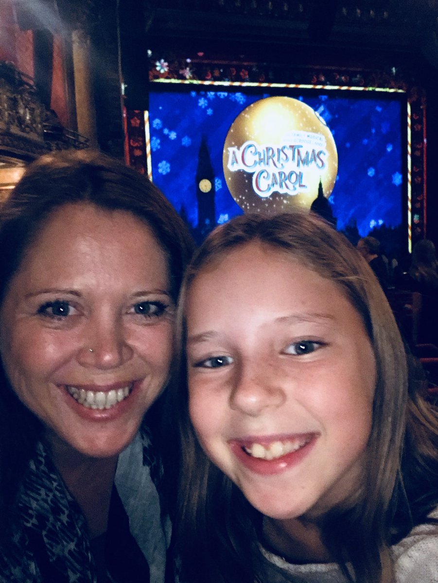 AndreaRobaszek's tweet image. Our family holiday tradition continued tonight with our fave @rosspettypro #christmascarol #ScroogeLoose If your looking for a fun family outing this season THIS is it!