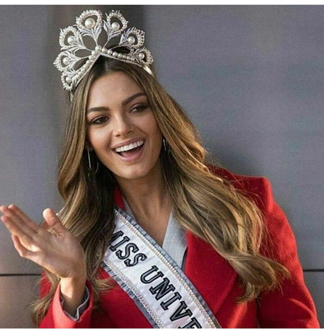 Official_MissSA's tweet photo. Saying hello to the weekend like... 

Remember that you can relive the #MissUniverse magic on @vuzutv this weekend. Check your t.v. guide for full details. https://t.co/Tf6Nr5G7Z5
