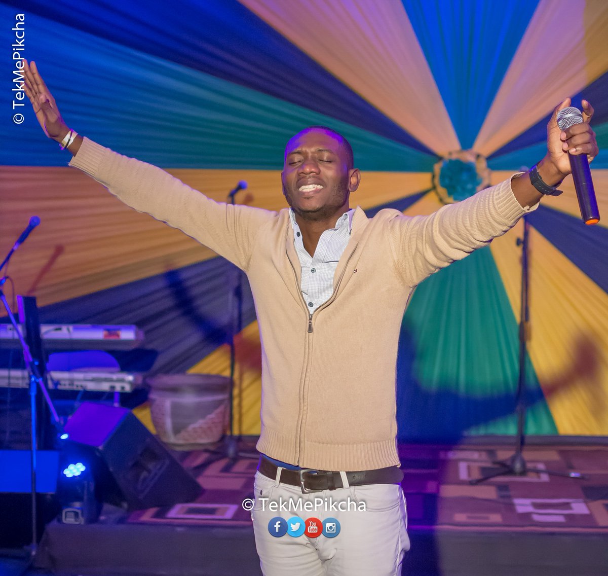 tekmepikcha's tweet photo. #TheHigherCalling! @jimradical7 #EP /#AlbumLaunch #pics are up & for viewing!! https://t.co/ij2tlIaOq5
#tekmepikcha #jimradical #kignston #Jamaica @Davy_IstayCool #retweet https://t.co/Q9UqjhnakR