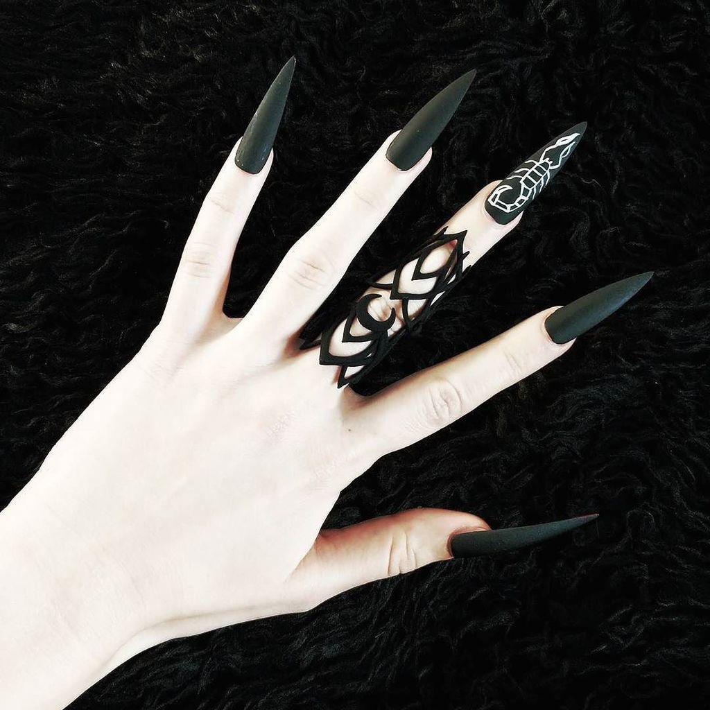 RogueAndWolf's tweet photo. UP TO 60% OFF SALE ON!! 💥

These bad boys are coming soon!
NEW full finger Armour rings, hinged &amp; fully bending with your finger ❤️🤘
-
-
-
-
#rogueandwolf, #blacknails, #blackclaws, #longnails, #nailart, #naildesign, #witches, #witchywoman, #witchyth… https://t.co/SHpQAv6fWR https://t.co/mWtcft4oPj