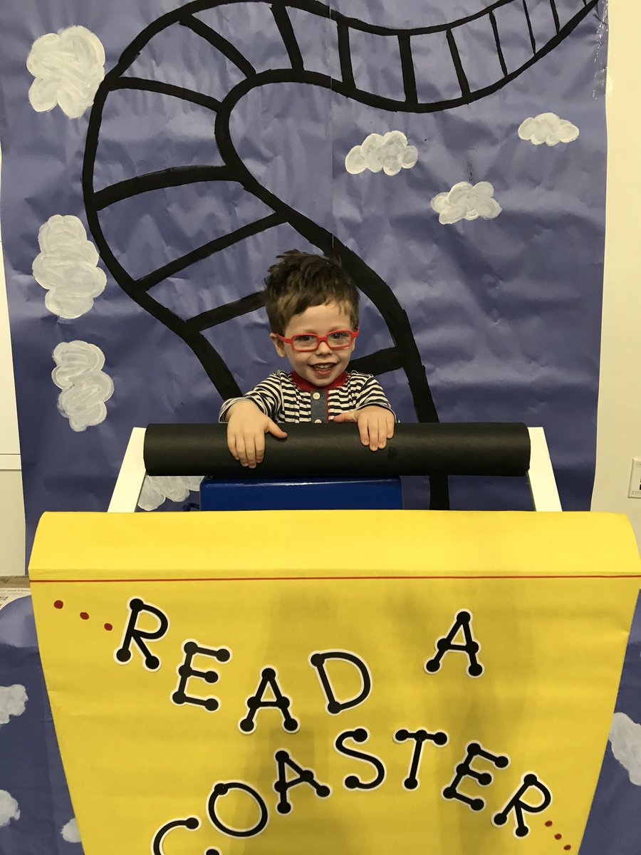 gotagoodbook's tweet photo. Great start to @hearstes #LiteracyNight #hewillbeherenextyear #ReaderMan https://t.co/jnGw65QuiP
