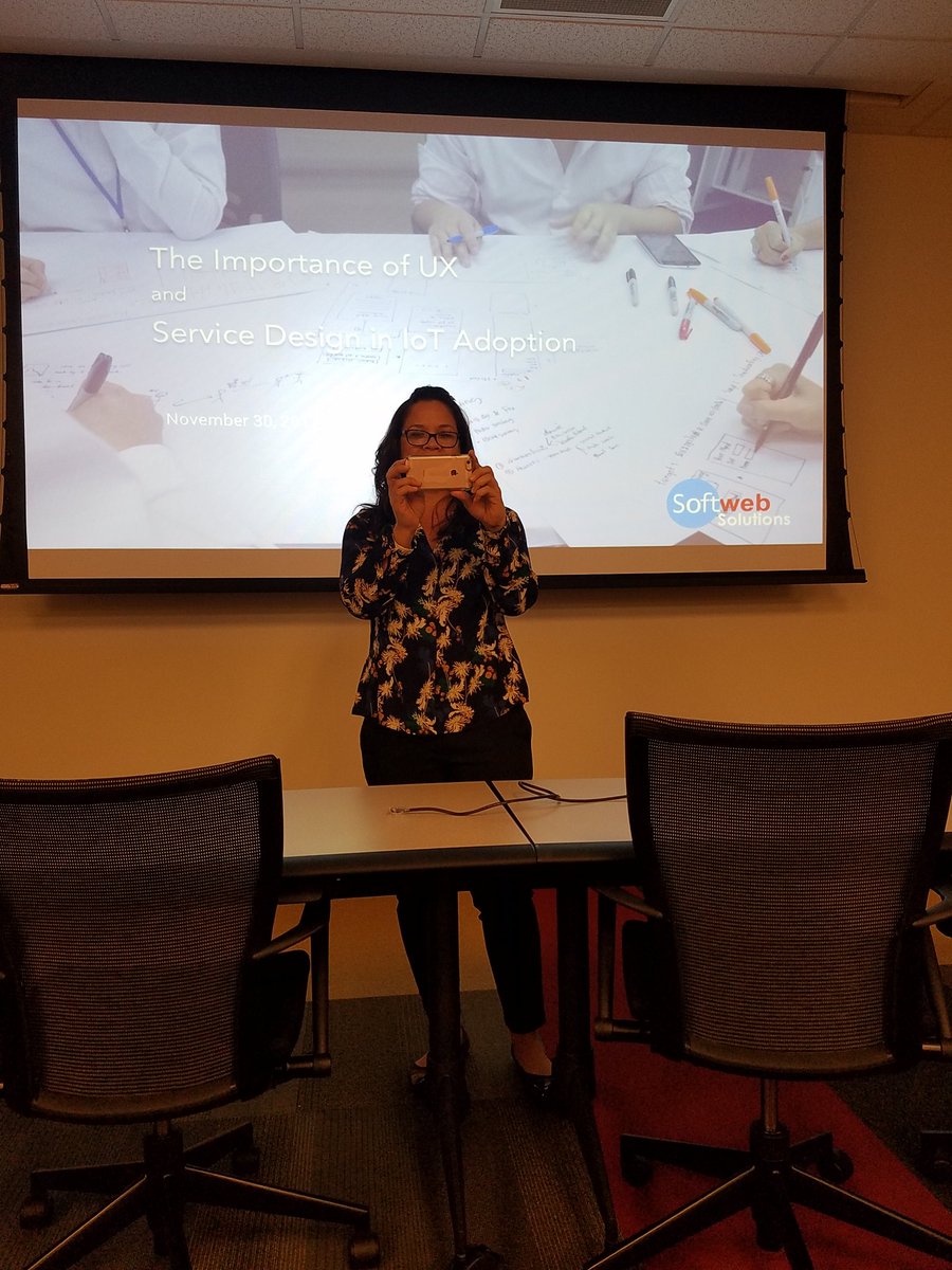 BhojakPb's tweet photo. We are talking about UX and it's importance for IoT. @softwebchicago #iotroundtable https://t.co/l3q9R5rOBV