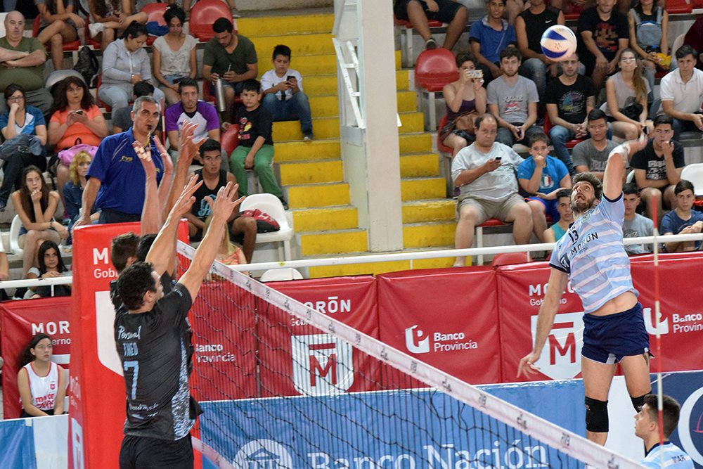#SuperVoleyBNA ¡¡¡ENORME TRIUNFO DE CIUDAD, MÁS PUNTERO QUE NUNCA!!! 3-0 sobre Bolívar (25-23, 25-22, 25-23) #VamosMuni