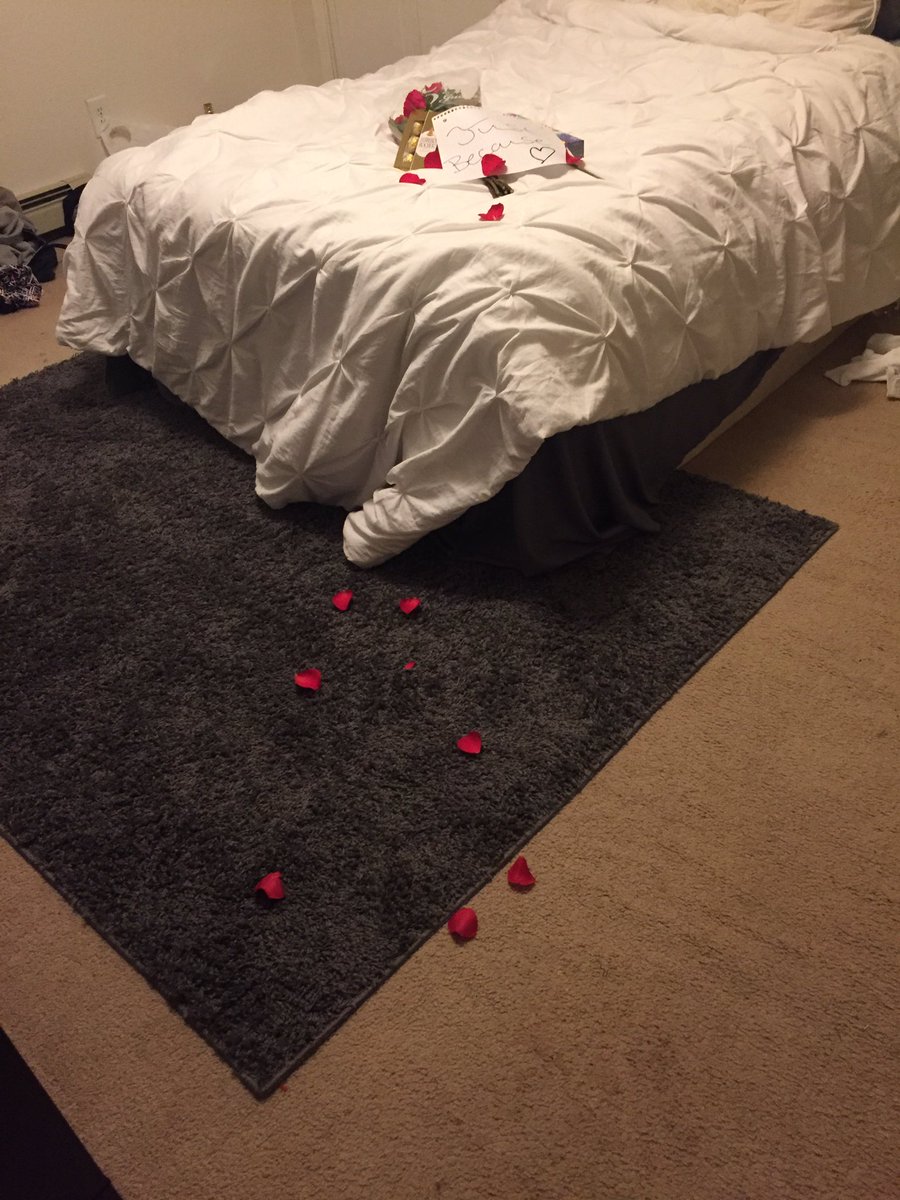 Leah Nicole در توییتر Come Home To Rose Petals And A Candle
