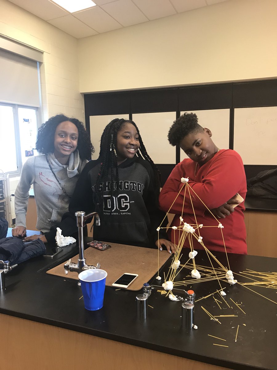 acassidy614's tweet photo. Robots and build days are my favorite! #observemereyn #estem https://t.co/j9rxhpOicr