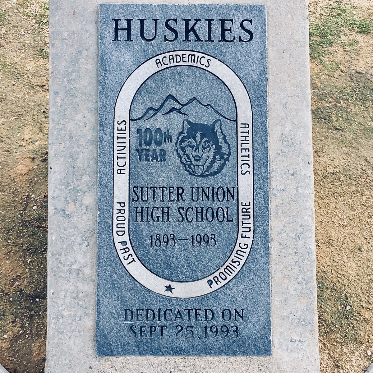 JasonSlowey's tweet photo. Rolling through @therealdevanteh backyard looking for MORE WolvesβΌοΈ Always great to catch up with @coachrrhino #SutterHigh π #NewWave18 πΊ #WolvesUp https://t.co/wZgOkcD93N