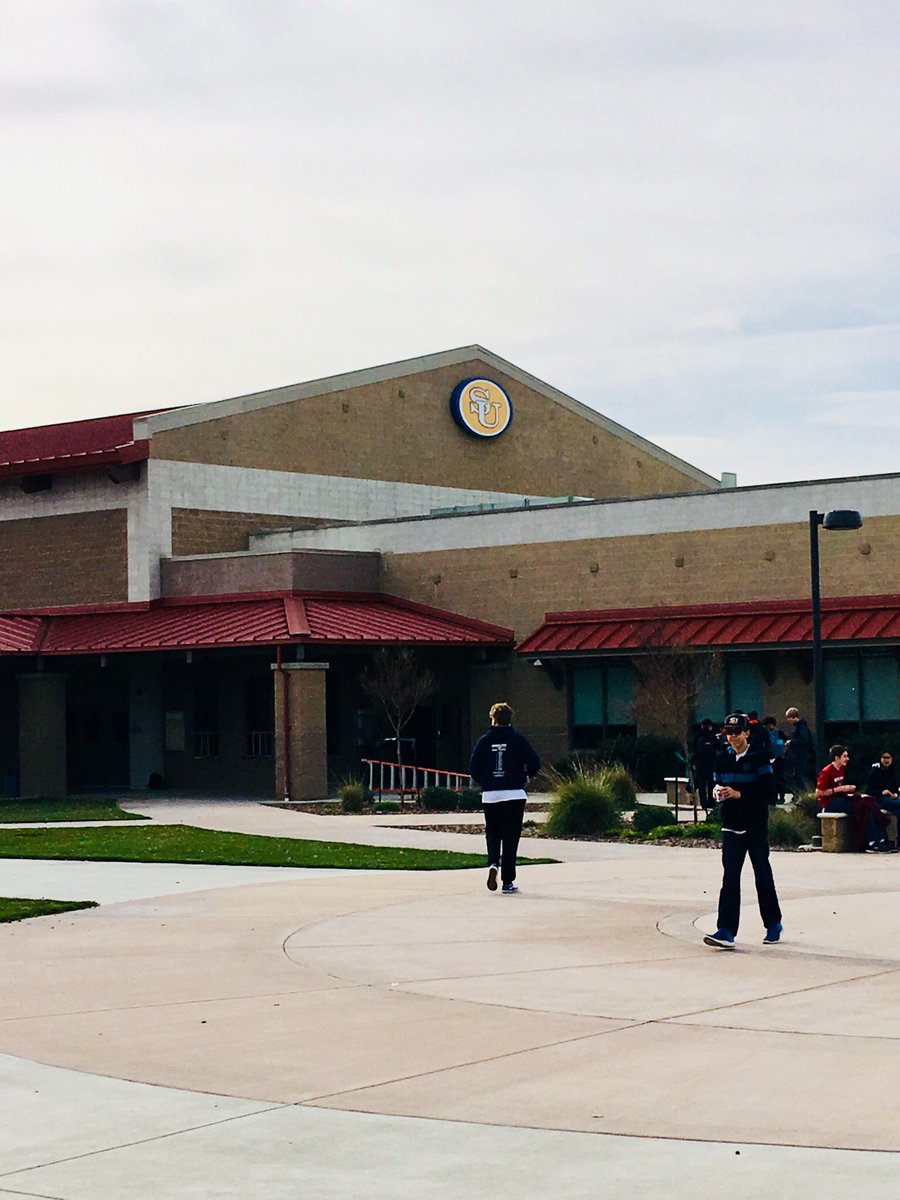 JasonSlowey's tweet photo. Rolling through @therealdevanteh backyard looking for MORE WolvesβΌοΈ Always great to catch up with @coachrrhino #SutterHigh π #NewWave18 πΊ #WolvesUp https://t.co/wZgOkcD93N