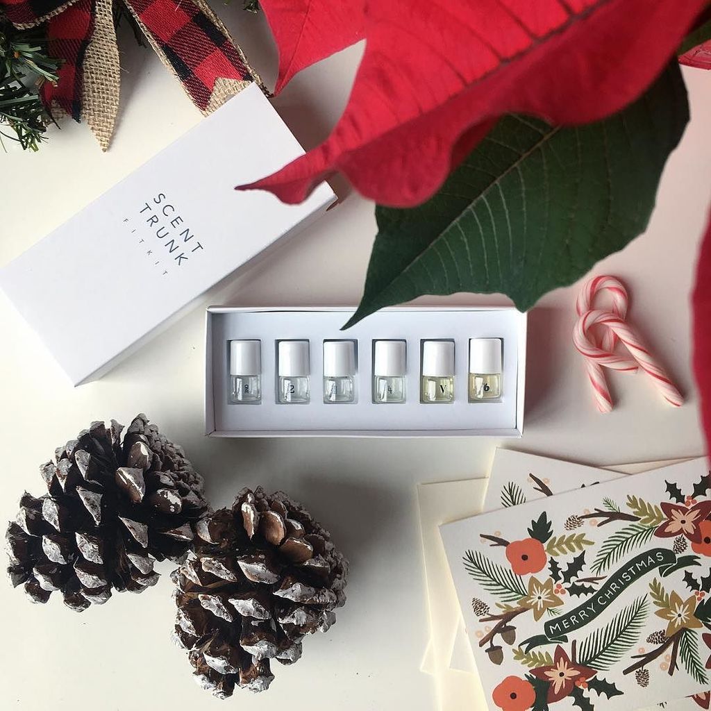 Customizable gifts don't have to be monogrammed. Design your own custom scent with @scenttrunk. Find out more via the link in the bio. .
.
.
.
.
.
.
.
.
#ad #getpersonal #personalizedperfume #ambsp #stlovesamb #giftguide #christmasgift #christmascheer #flatlaystyle #holidays…