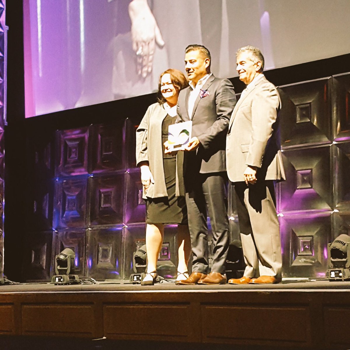 LAAreaChamber's tweet photo. Congratulations to @senricardolara, @LACoSheriff, @lady_of_troy &amp; @mridleythomas — 4 of our outstanding 2017 #SCLNVisionariesAwards Honorees who are driving change daily! https://t.co/hqDDvaNS2J