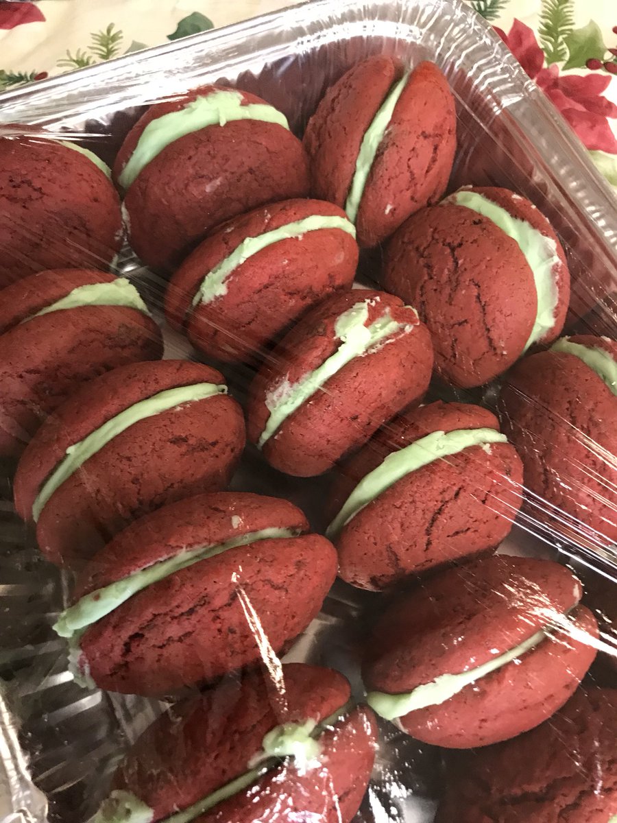 pamelakcarter's tweet photo. Cookies for casa..850 of them. Yummy #sulsphrs #sshscte https://t.co/BaUd5dBhPG