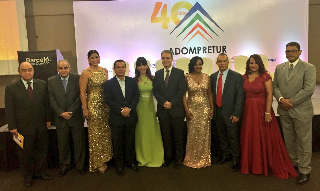EducacionRDo's tweet photo. El Premio Nacional Epifanio Lantigua al periodismo turístico, se realiza en el marco del 40 aniversario de @ADOMPRETUR. #PEL2017 https://t.co/5w176NYyQx
